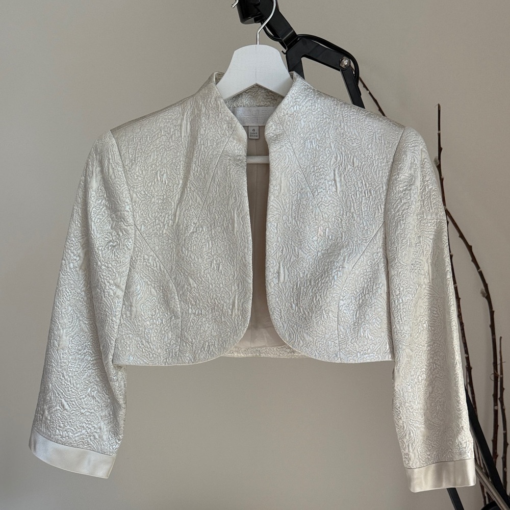 Badgley Mischka Metallic Ivory Cropped Bolero Jacket